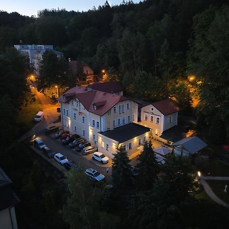 Boutique Hotel Swisshouse マリアーンスケー・ラーズニェ エクステリア 写真