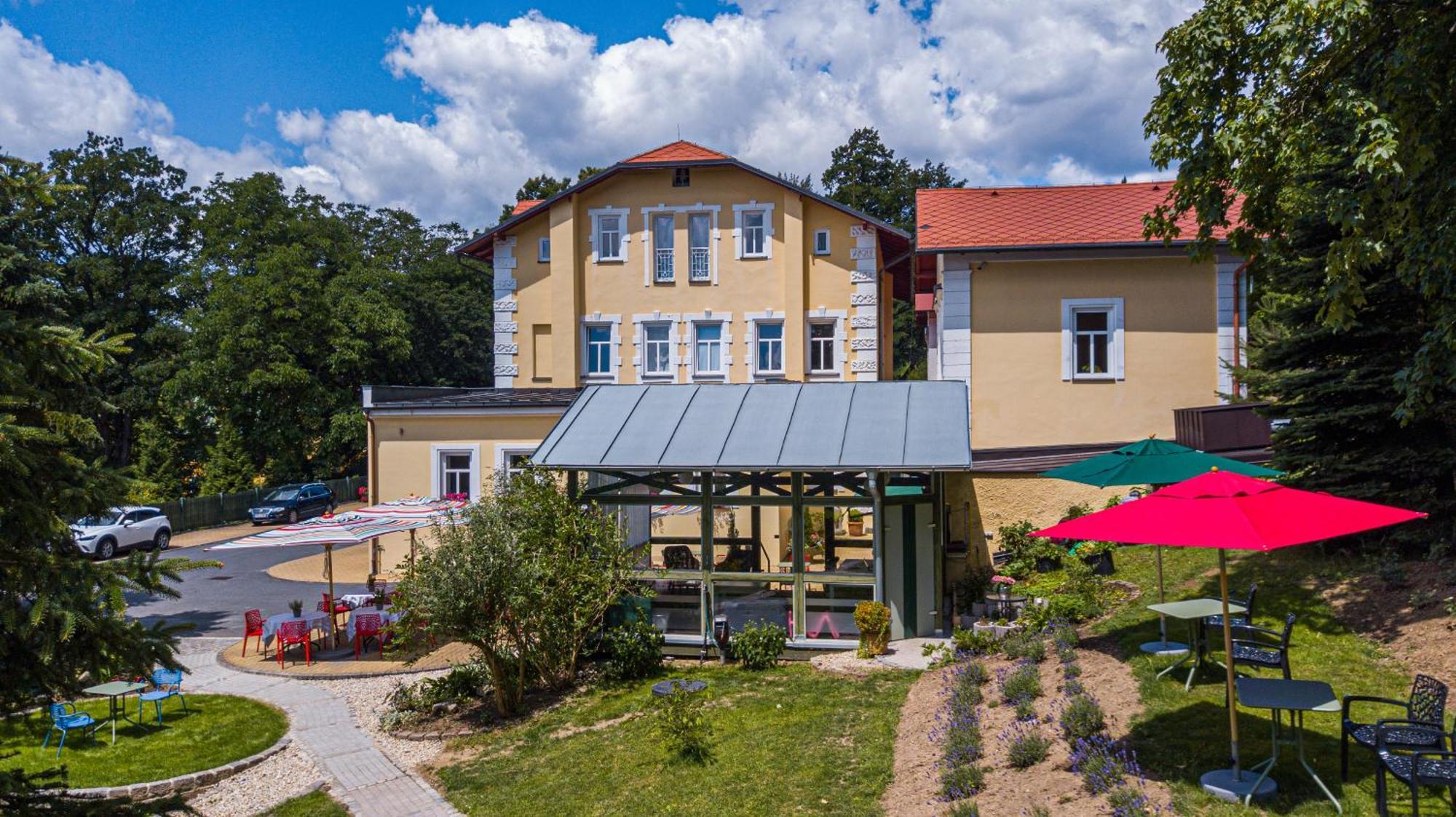 Boutique Hotel Swisshouse マリアーンスケー・ラーズニェ エクステリア 写真