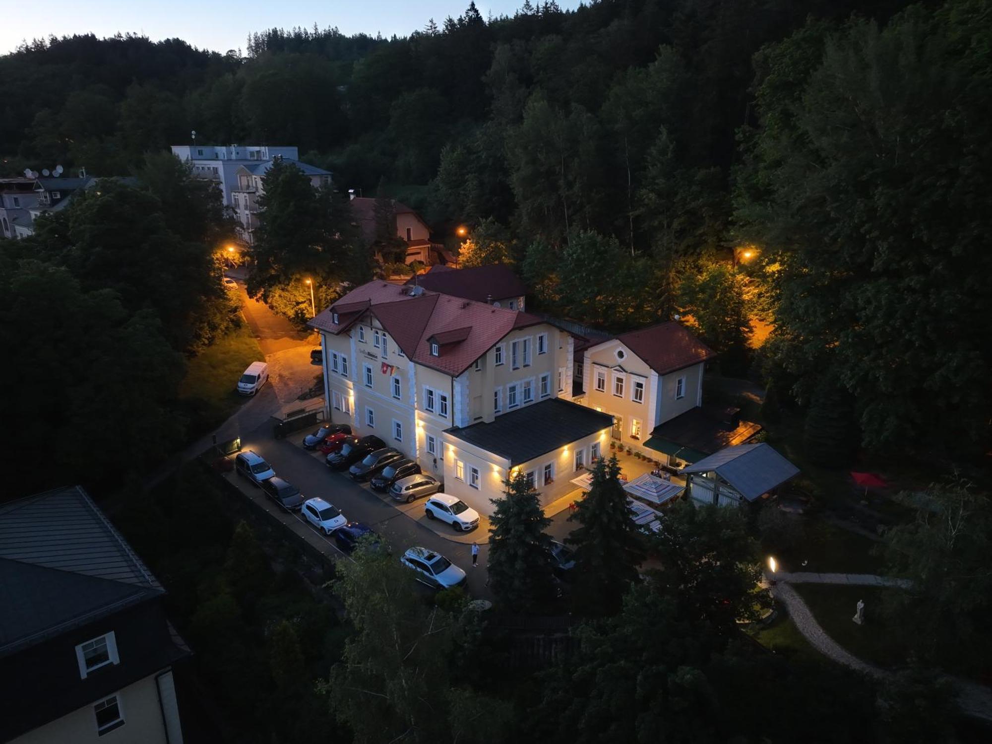 Boutique Hotel Swisshouse マリアーンスケー・ラーズニェ エクステリア 写真
