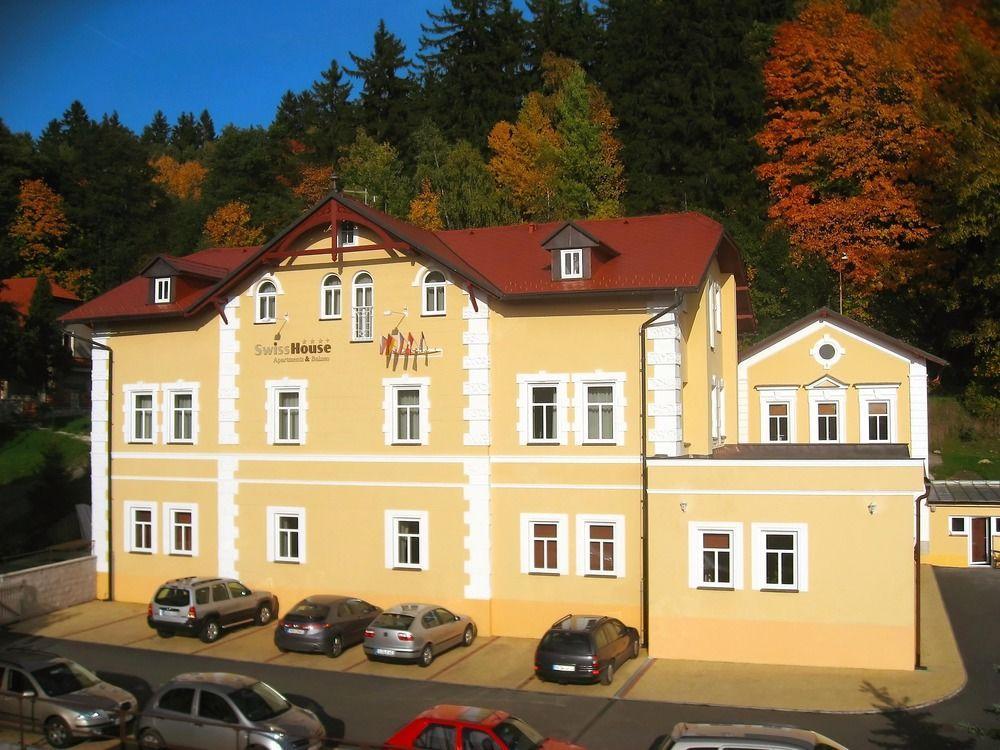 Boutique Hotel Swisshouse マリアーンスケー・ラーズニェ エクステリア 写真