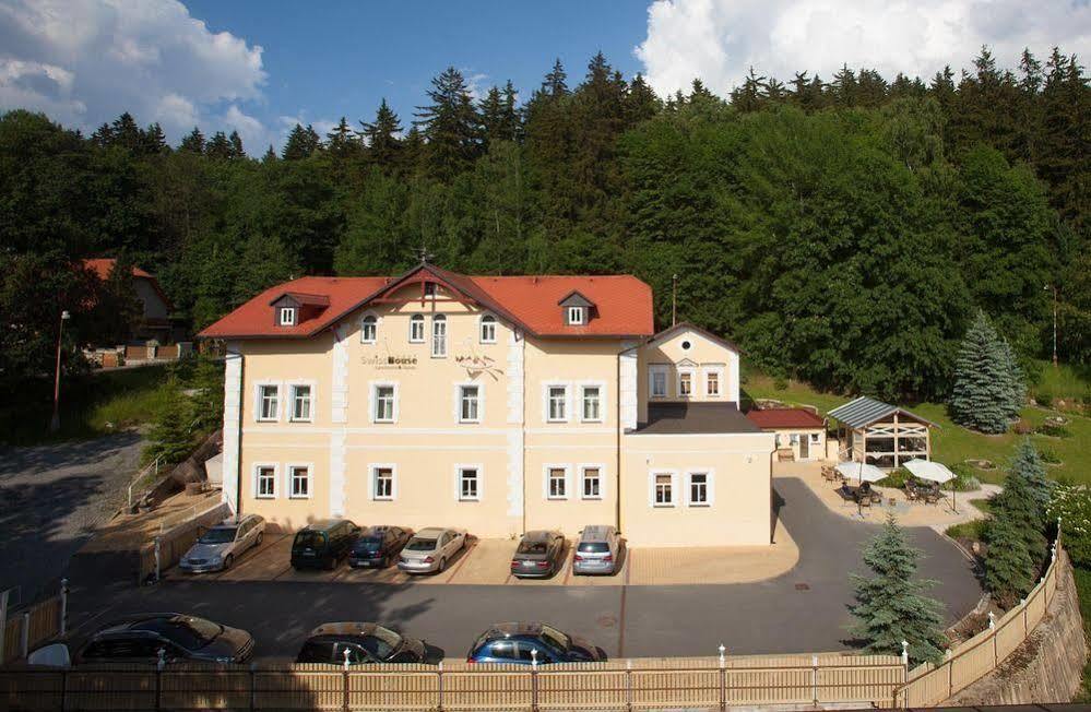 Boutique Hotel Swisshouse マリアーンスケー・ラーズニェ エクステリア 写真