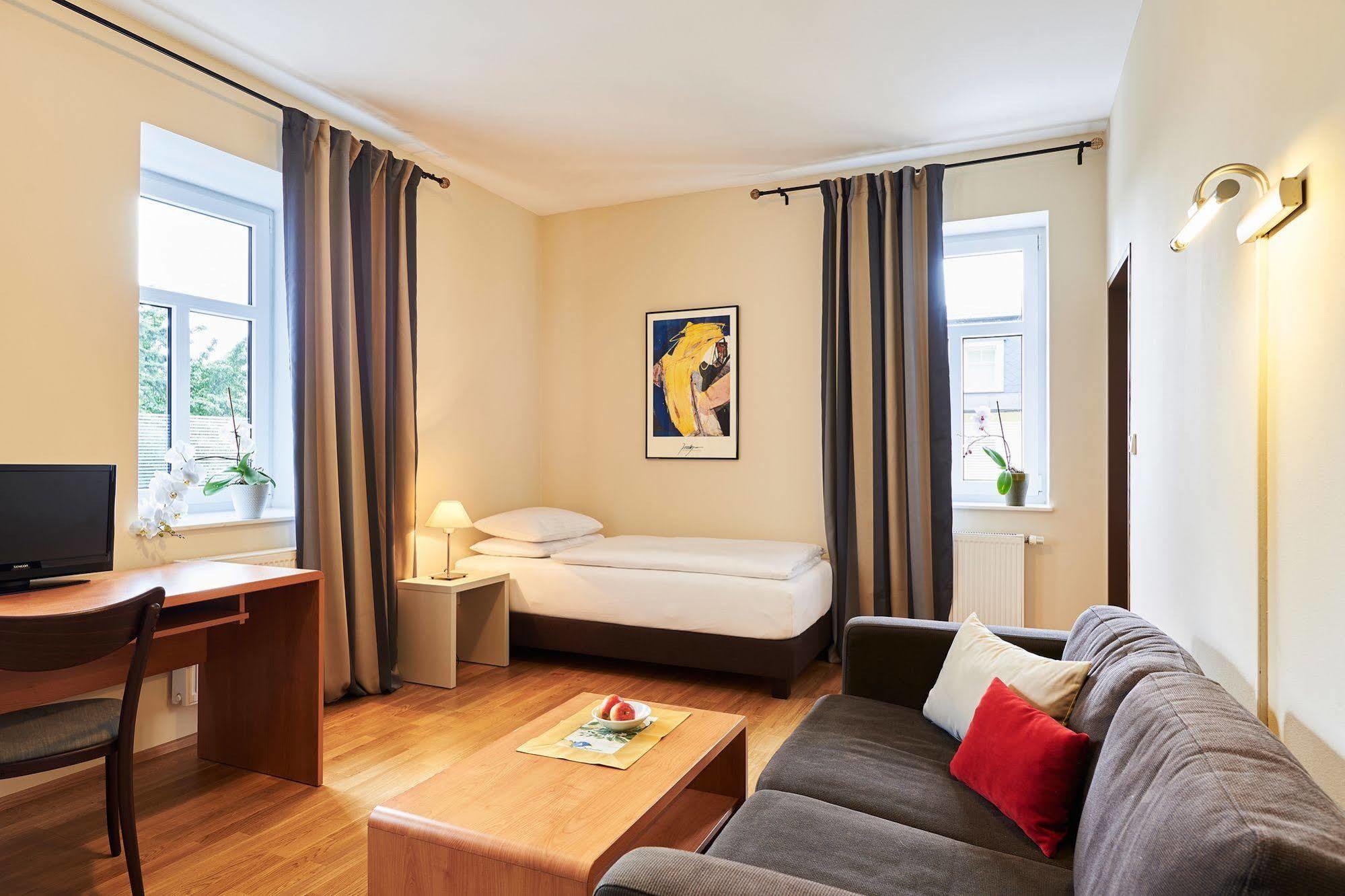 Boutique Hotel Swisshouse マリアーンスケー・ラーズニェ エクステリア 写真