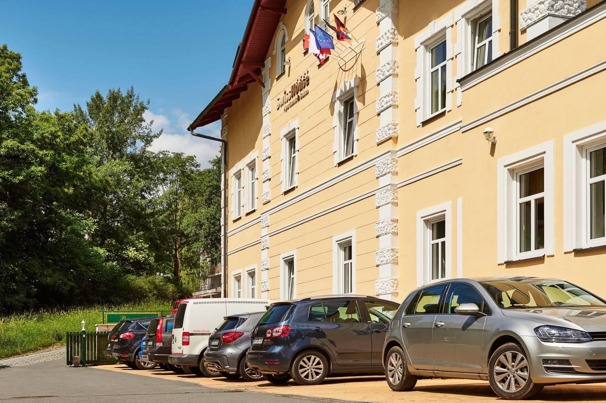 Boutique Hotel Swisshouse マリアーンスケー・ラーズニェ エクステリア 写真