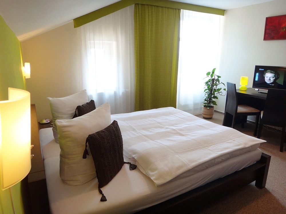 Boutique Hotel Swisshouse マリアーンスケー・ラーズニェ エクステリア 写真