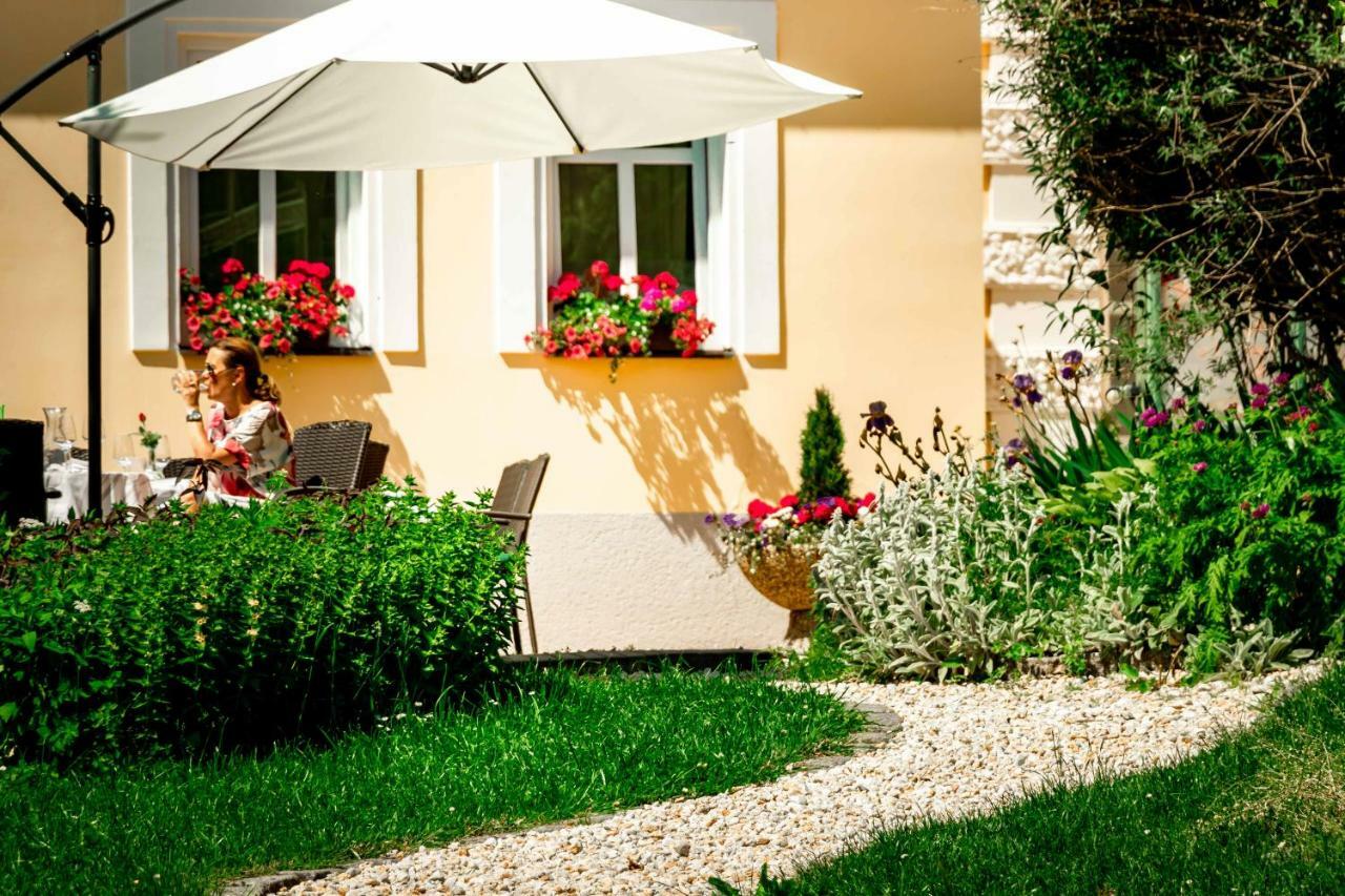 Boutique Hotel Swisshouse マリアーンスケー・ラーズニェ エクステリア 写真